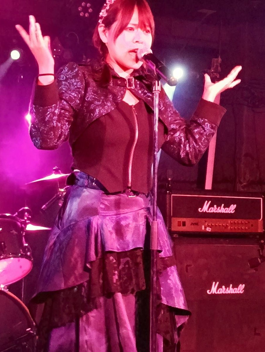 tkd_seven's tweet photo. 四ツ谷LOTUS #SHUFFLE vol.37
ありがとうございました！
飛び込みめちゃくちゃ嬉しかったです！
チェキ、差し入れ、おひねりも本当に全てが糧になります…！
歌い終わりたくない！って心から思う位楽しかった!
共演者さまも最高すぎたぁ！
次回は6/4(木)吉祥寺、つなげるぞ❤️‍🔥 https://t.co/l0YuawoZwm