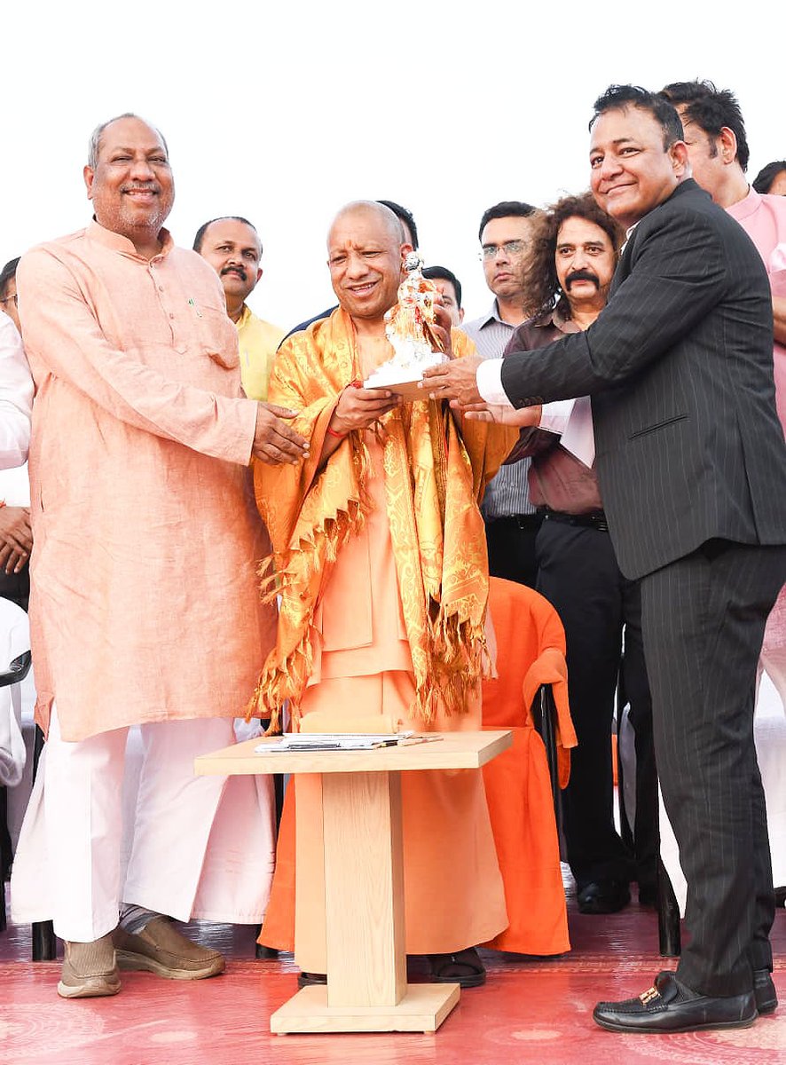 Yogi Adityanath tweet media