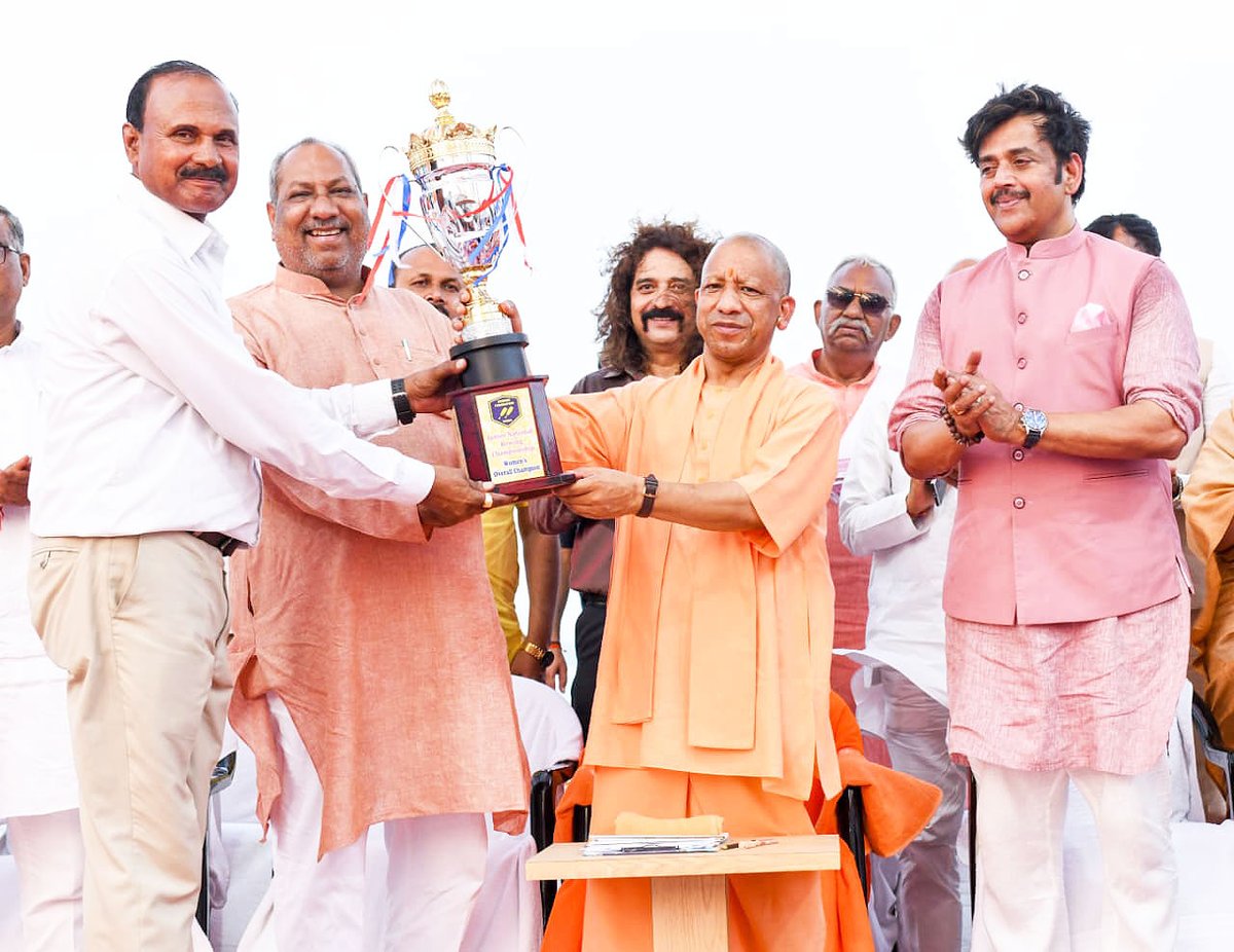 Yogi Adityanath tweet media