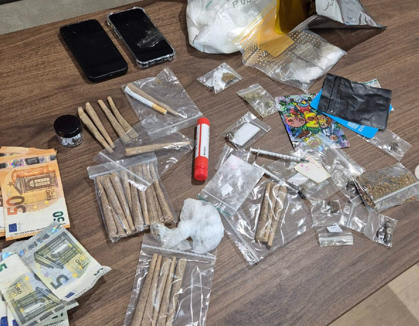 Drugs en meer aangetroffen na inval in Groningen