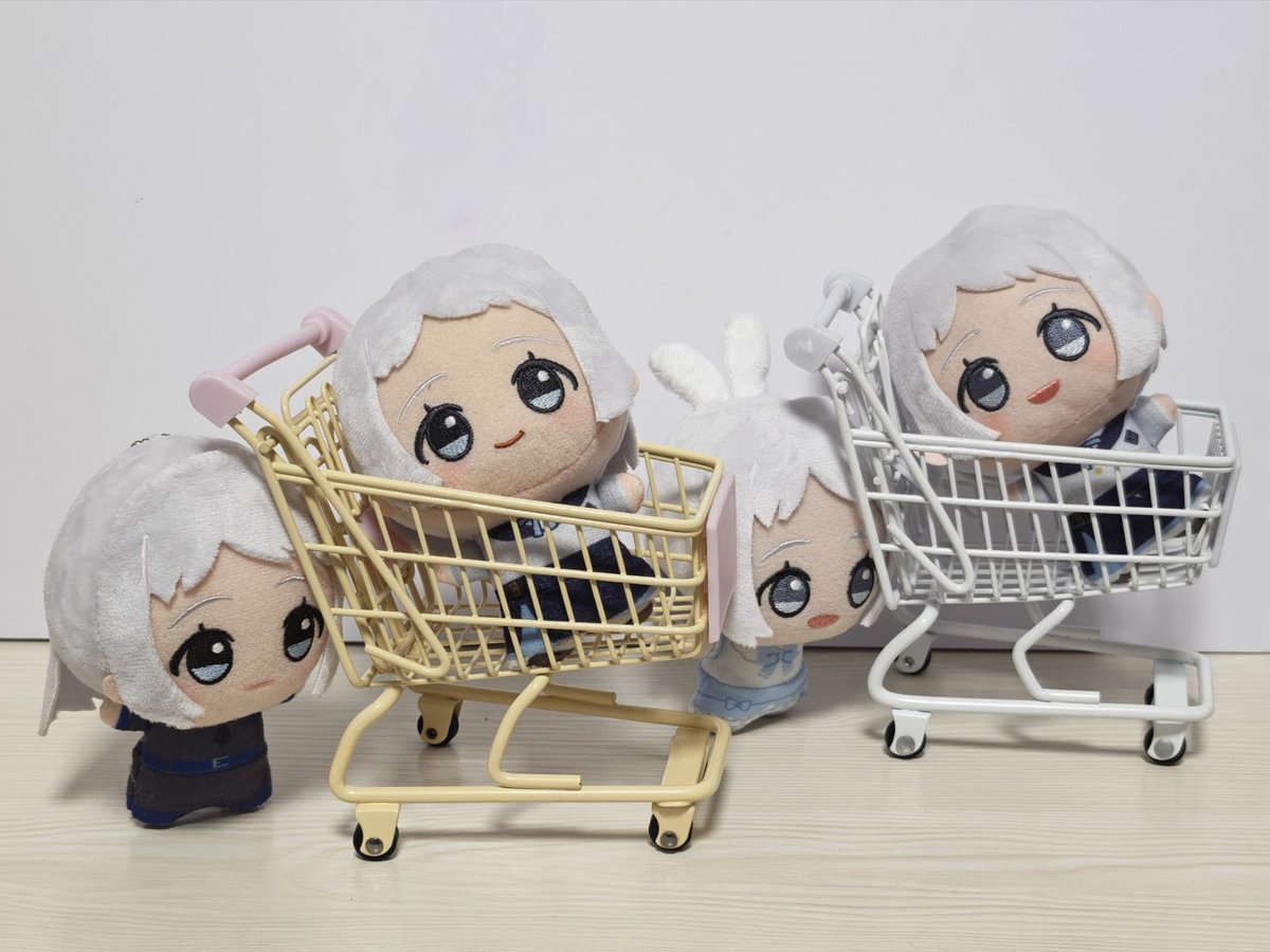 aomlpd's tweet photo. ショッピングカートでレースゲームをする
#初星学園ぬいぬい部 https://t.co/BUlSNcn6jT