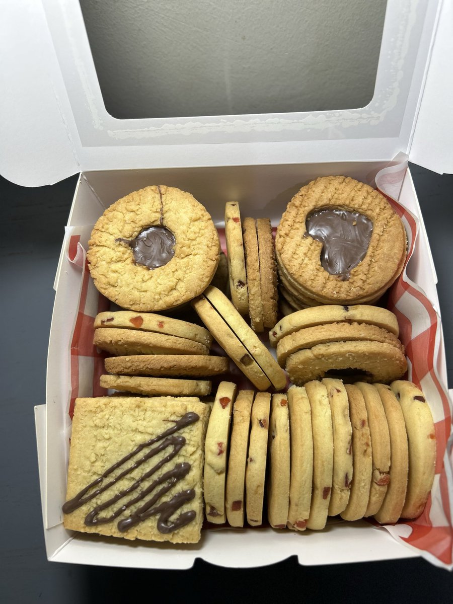 JariatTanzi's tweet photo. Hey good people. I sell delicious cookies in packs, boxes and tins. Please dm me for orders. https://t.co/XTVWqnbTDm