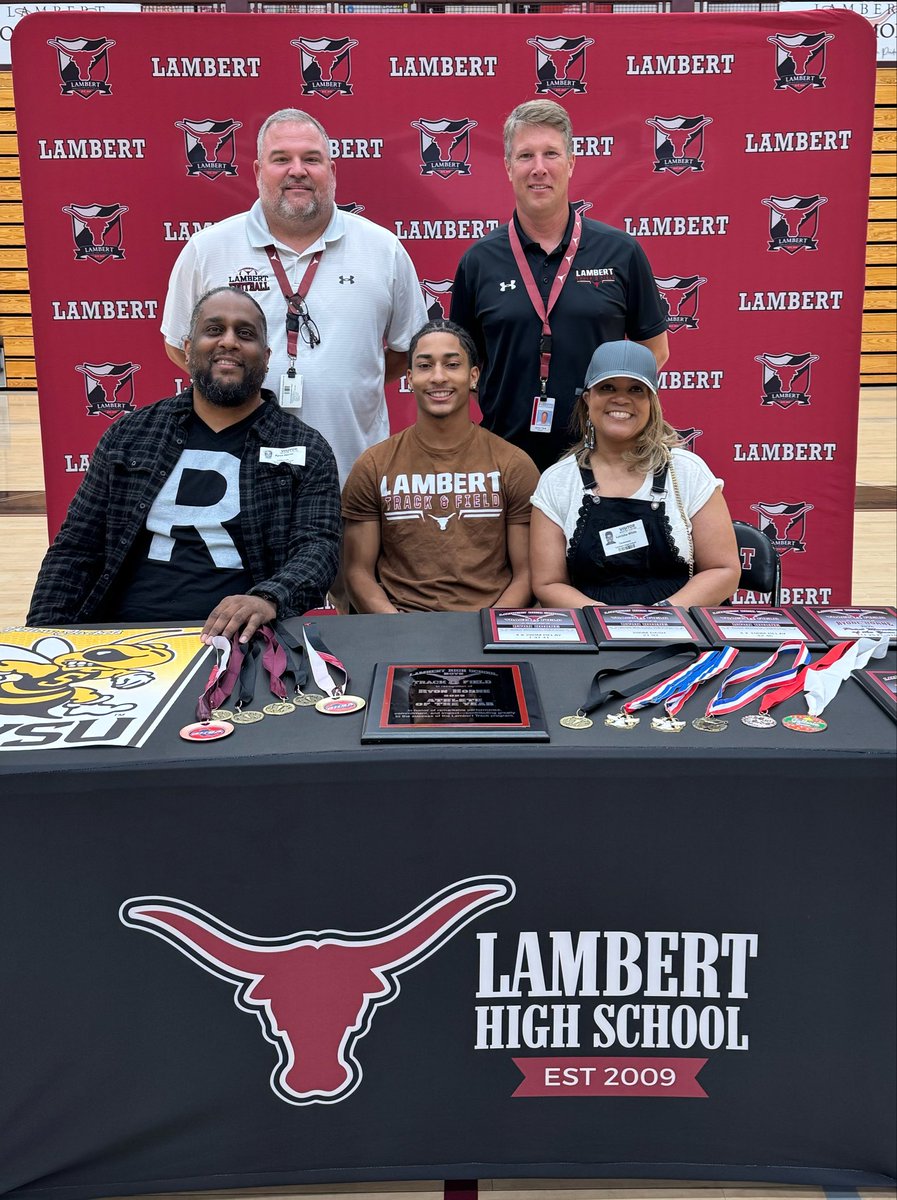 LambertHornsTF's tweet photo. 🚨LONGHORN ALERT🚨
Ryon Horne signs to Sprint &amp; Jump for @wvsuathletics !! Going to do BIG THINGS at the NEXT LEVEL!!
@Lamb_HornsAD https://t.co/6BCwObRFyU