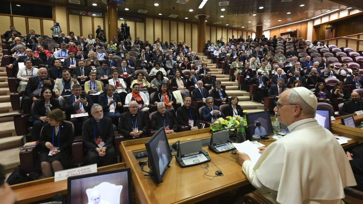 CLiberazione's tweet photo. «Il buon governo, compito delicato e profetico». Il discorso di papa Leone XIV ai moderatori delle associazioni di fedeli, dei movimenti ecclesiali e delle nuove comunità sulla guida e il coordinamento della vita comune https://t.co/gVS11GjdOG
📷Ansa/Vatican Media https://t.co/5lPtOHDsB9