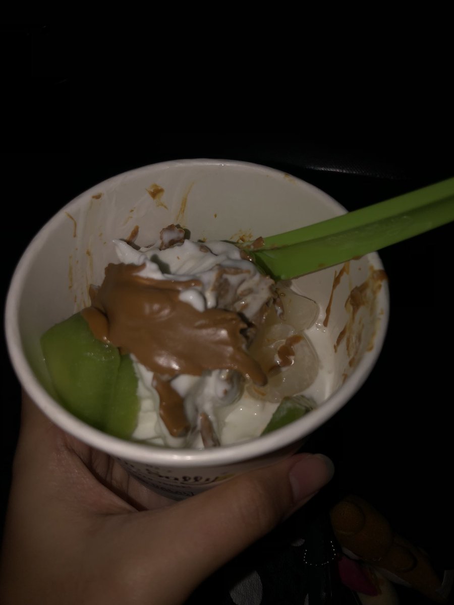 orbitingnan's tweet photo. closingan makan sour sally soalnya besok harus mulai diet ketat lagi 😁🙄 https://t.co/zDHrcdqRCo