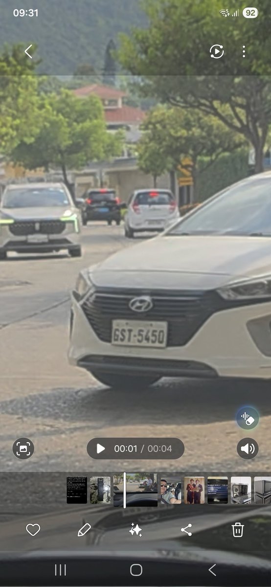 Politica_19's tweet photo. @PepBohrquez @InfoViaLaCosta @Emelec_Man19 @alcaldiagye @ATM_Transito @ATMGuayaquil @DanielNoboaOk Sigue Guayaquil abandonada, resultado: imbéciles al volante haciendo lo que les viene en gana. Parqueado en Contra via!. Todo Ceibos y Mapasingue está así. Las motos mucho peor!!!

Hasta cuando Padre Almeida!!!

@paultutiven @eluniversocom https://t.co/mWl41gnbkR