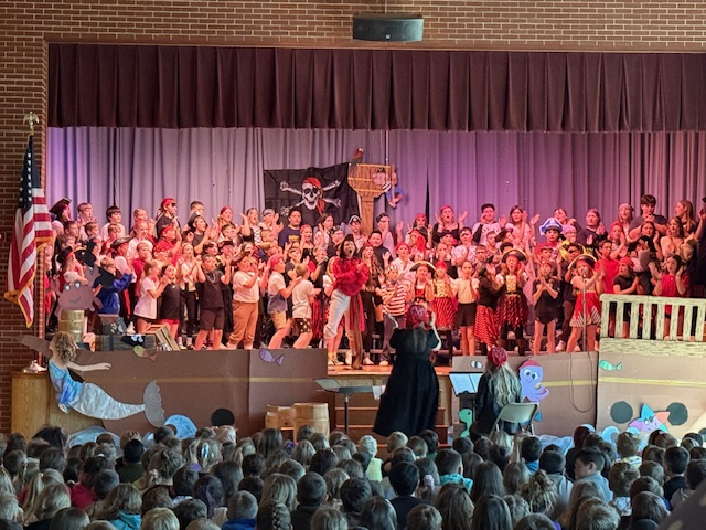 Butler_Area_SD's tweet photo. Ahoy, mateys! Center Township Elementary's 5th grade students delivered two outstanding performances of Pirates, the Musical on Tuesday, May 12 — one for their fellow students and staff during the school day and another for families in the evening.

https://t.co/1HLSyaBlay https://t.co/BjvrzCtYaw