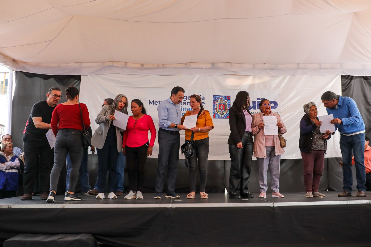 DesarrolloQuito's tweet photo. 🚀 #QuitoDinamiza | Detrás de cada certificado hay esfuerzo, aprendizaje y el compromiso de comerciantes autónomos que trabajan para sacar adelante a sus familias.

Impulsamos más oportunidades, capacitación y herramientas para dinamizar la economía de la ciudad.

#QuitoRenace https://t.co/vuWEggUJAD