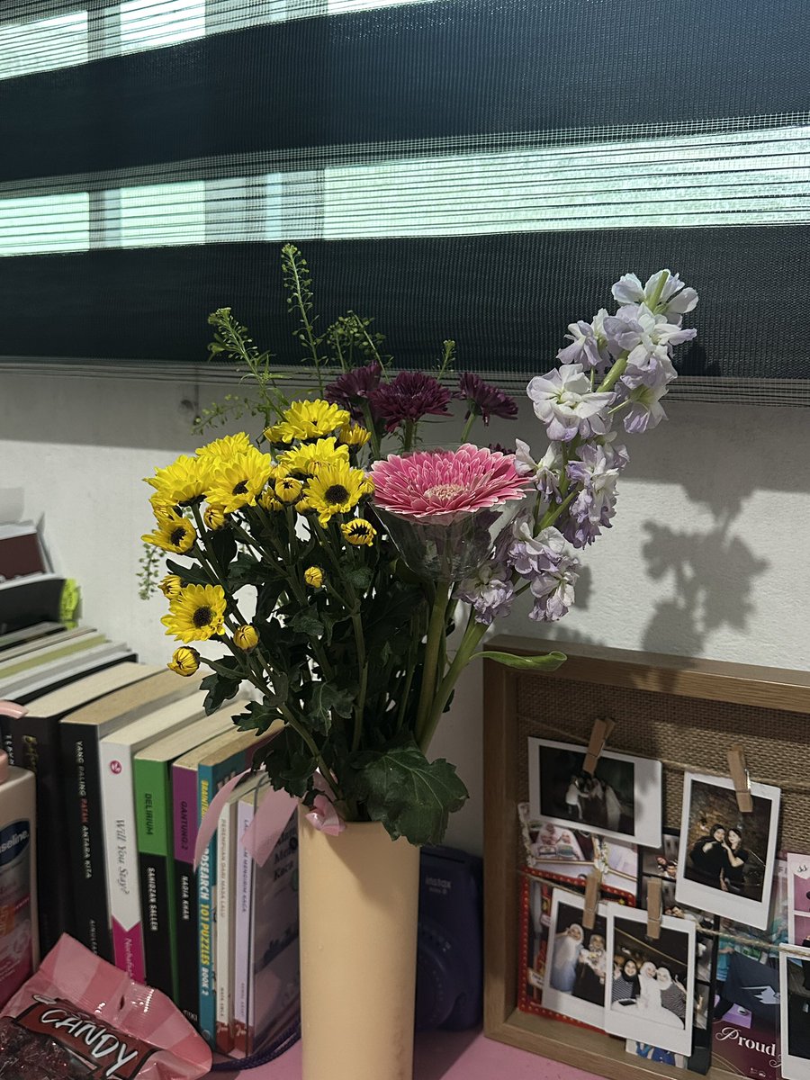 _fkhrh's tweet photo. Shower me with flowers always juseyoo https://t.co/TUKdaVNsmn