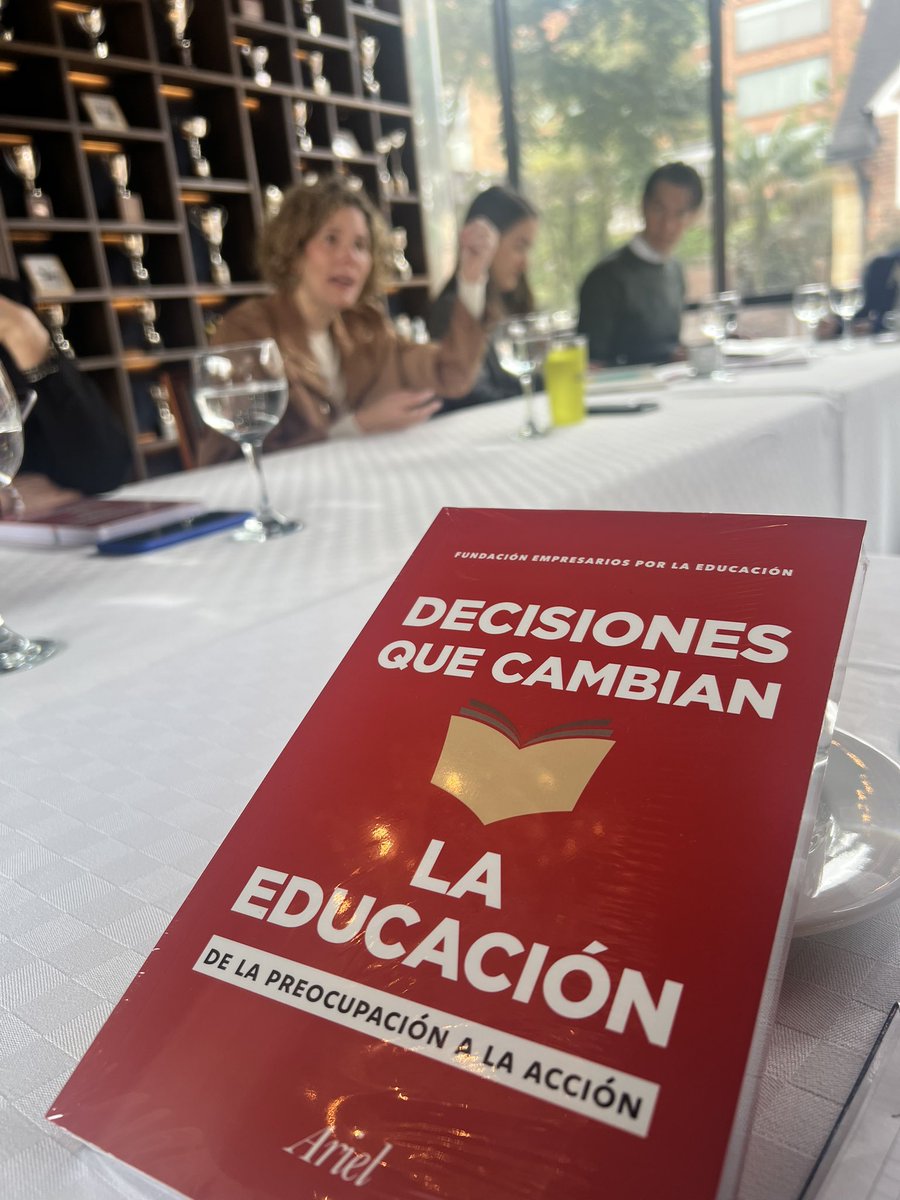 Jp_Remolina's tweet photo. La #RedPro con @Fundacion_ExE @Andreaevila https://t.co/LCd0S3542c