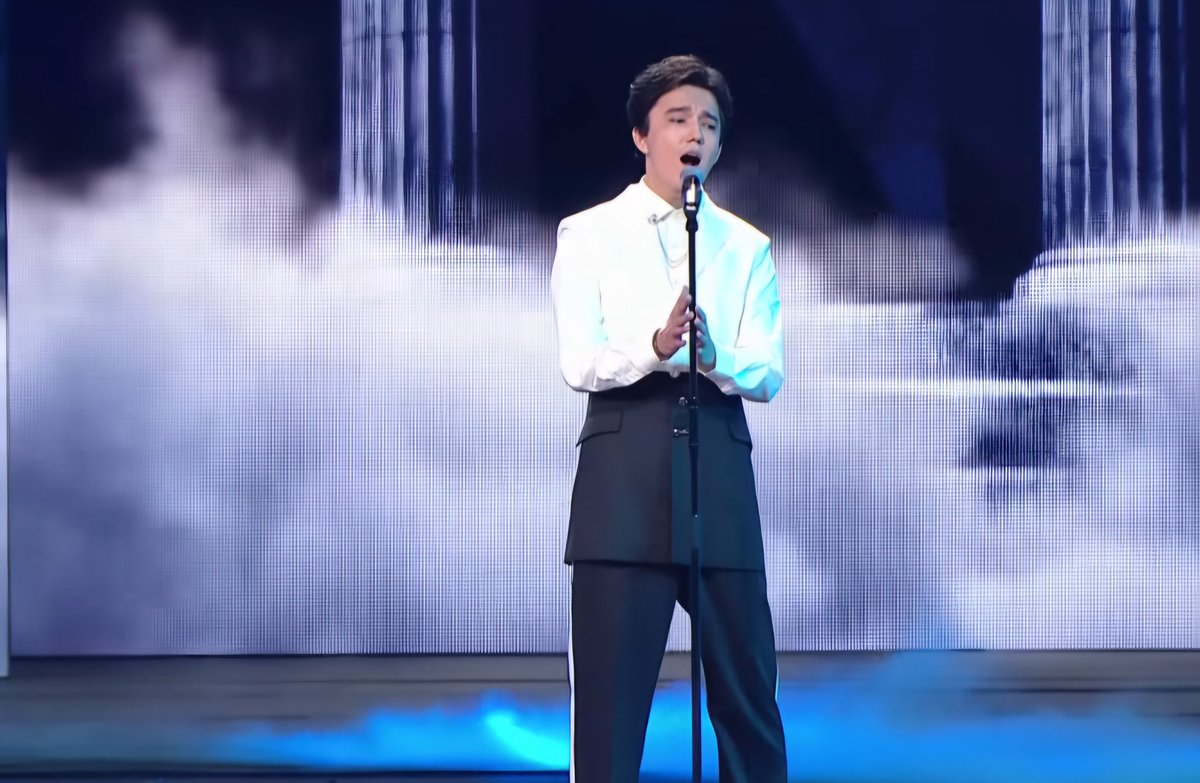 DearTrending's tweet photo. @Deli0012 A beautiful soul who gives away his deepest feelings and the nicest moments every day through his music. 

#HappyBirthdayDimash  
ENDLESS LOVE YOUR WAY https://t.co/v6cHpQbga4