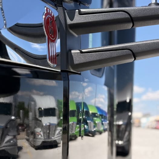 LMTLeasing's tweet photo. That reflection won't look the same tomorrow.

Every truck you see in that door is one day closer to SOLD.

Limited 2027 Kenworth T680 Next Gen units left at Lone Mountain.

We make truck ownership easier! https://t.co/IC4aJI54Ds