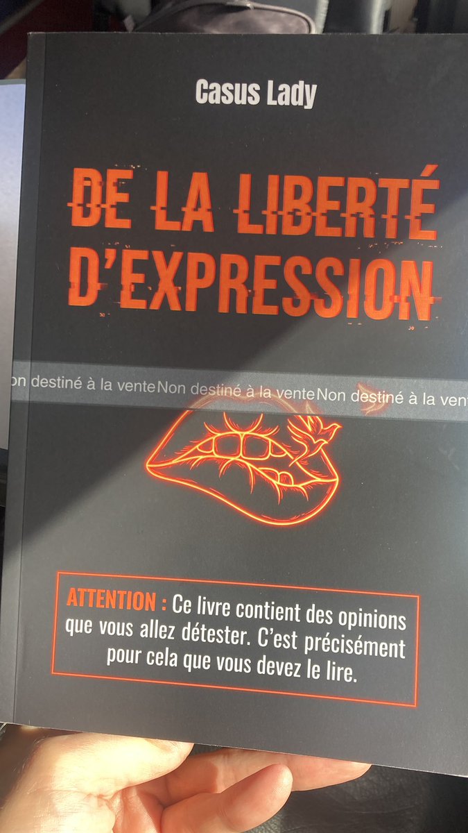 CasusLady's tweet photo. Relecture en cours…

« Ce qui me fait le plus peur aujourd’hui ce n’est pas la parole dégueulasse, grossière, ni même vulgaire.
Ce n’est pas non plus l’idéologie crasse qui affirme des absurdités, ce n’est pas la provocation et l’irrévérence.
Même la bêtise et la méchanceté me paraissent plus acceptables que ce qui me terrifie réellement. »

A votre avis, qu’est-ce qui m’effraie vraiment ?