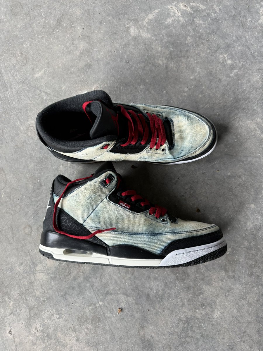 justinthornhil5's tweet photo. Here are some better shots, Levi Jordan 3 blue denim. #sneaker #kotd #customsneaker #sneakerhead https://t.co/lPaObpm4Mt