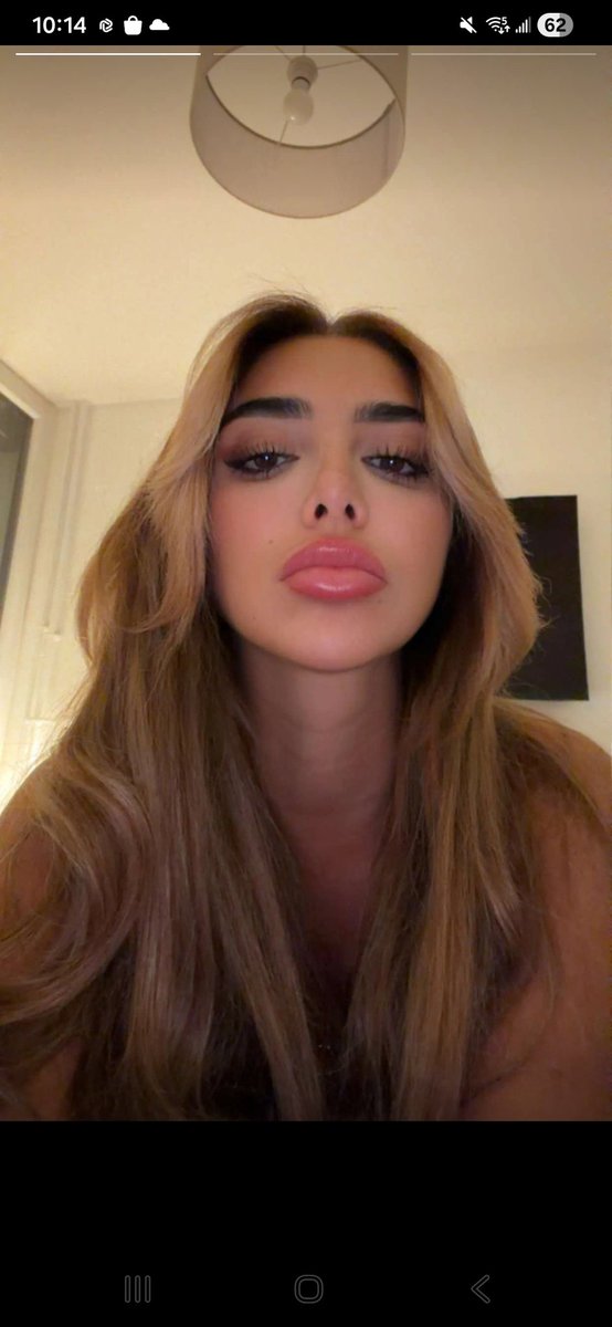 La Reine Julia tweet media