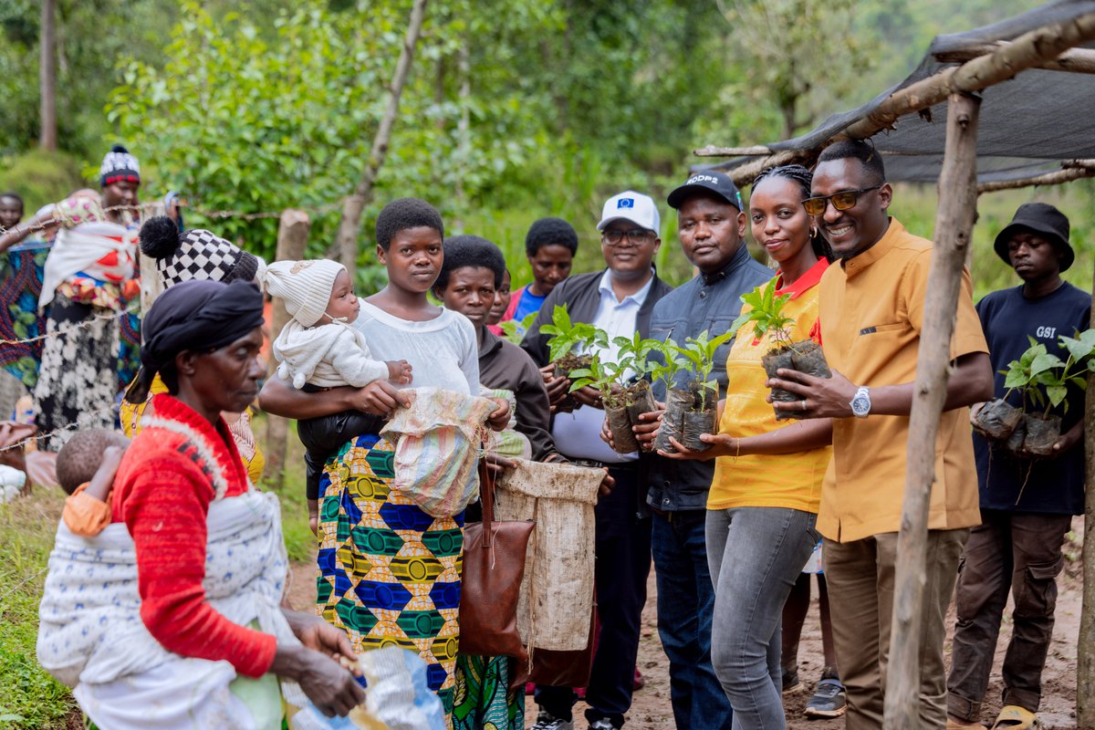 FXBRwanda's tweet photo. 🌱 Today, 1,200 farmers in Kivuruga Sector, @GakenkeDistrict received 12,000+ fruit and agroforestry seedlings—including tree tomato and passion fruit.

In collaboration with @SkolRwanda, we're empowering communities to enhance food security, nutrition, increase household income, and protect the environment.

Ending Poverty. Restoring Dignity. 🌍

📸©️: @IGIHE
