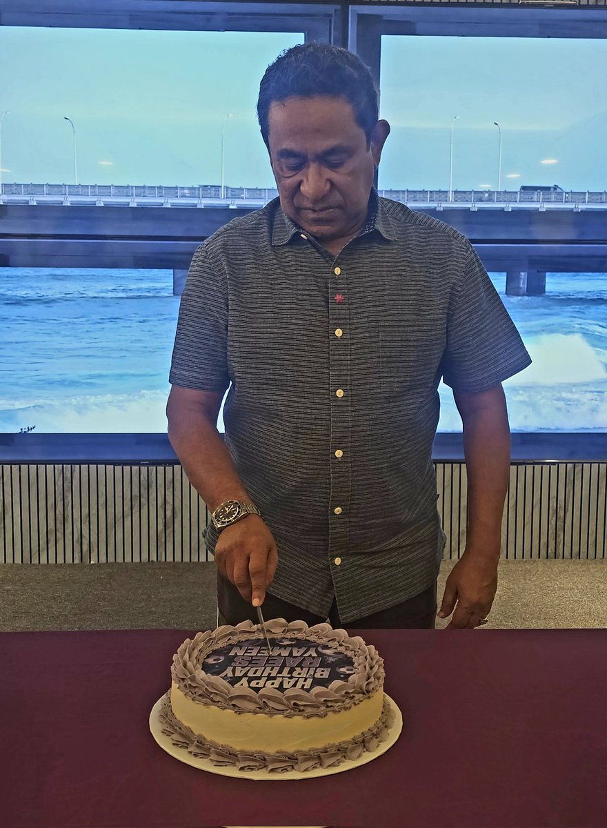 Phiraash's tweet photo. Happy birthday @prz_ymn 🎉🎂 https://t.co/7n16jT7k7B
