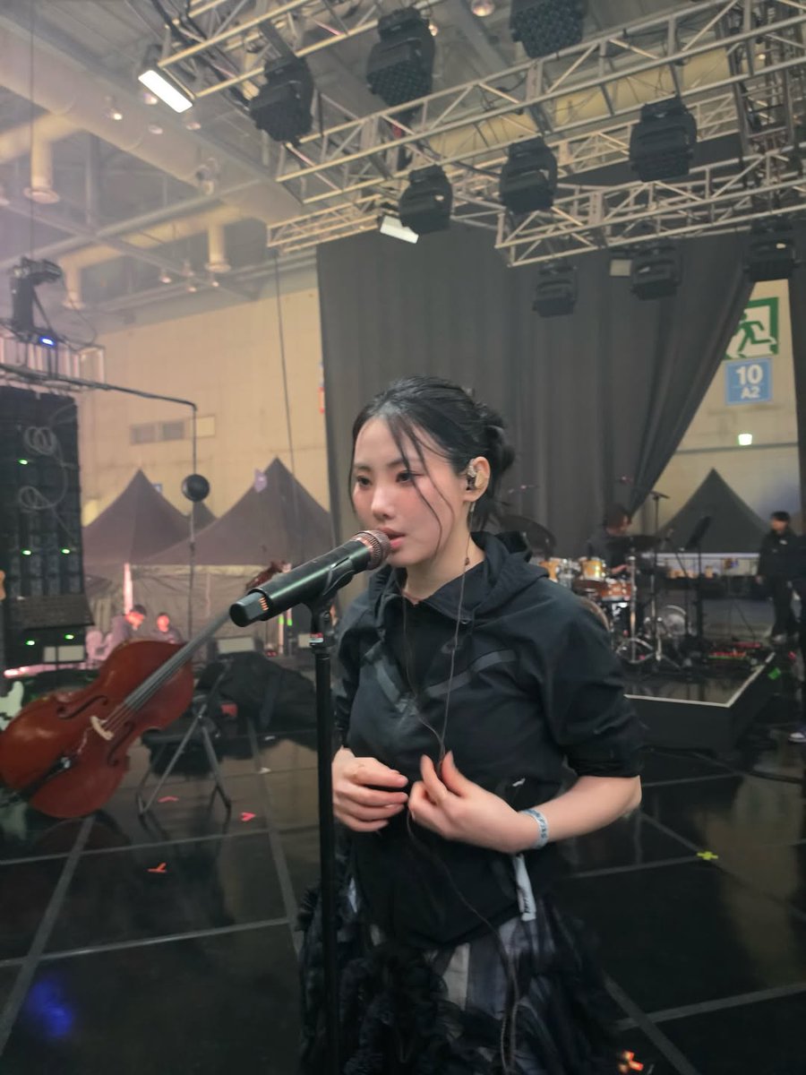 archiveyoura's tweet photo. — #유라 #YOURA https://t.co/HRDj8KsBrT