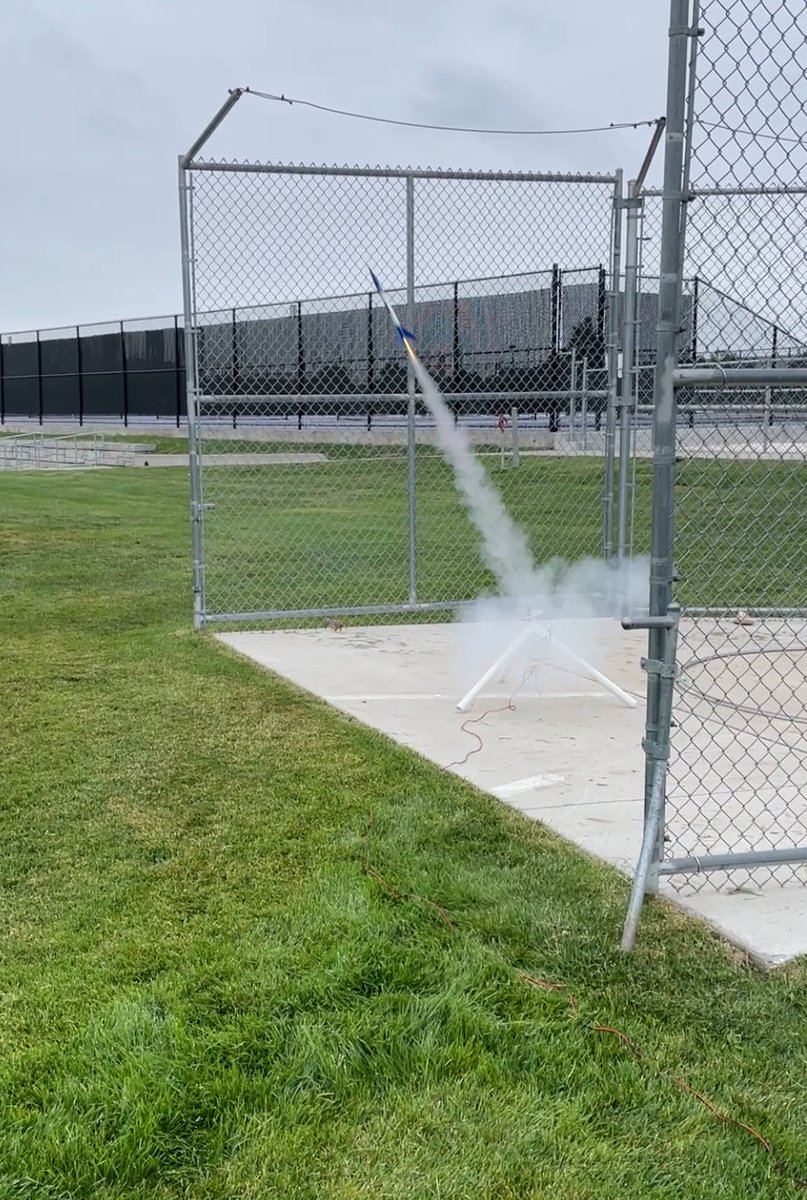 BVNW_Educators's tweet photo. Mr. Vodehnal’s Design &amp; Development class finished building their 3D-printed rockets this week &amp; launched them during final exams today. A great way to head into summer! https://t.co/5aMXrG7GF4