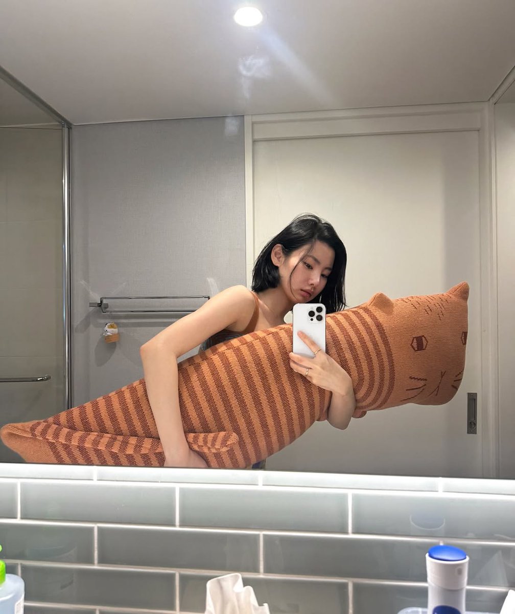 archiveyoura's tweet photo. — #유라 #YOURA https://t.co/FQLxk4CUmm