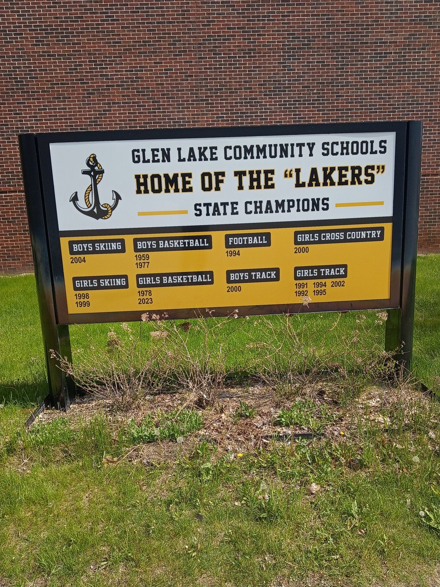 CoachGDBrown73's tweet photo. Thank you Glen Lake HS and Coach Smith for letting Wayne State stop by and learn about your culture, players, what makes you go and the great football being played in Northern Michigan.  #WeMakeItHappen #Repthe313 #Relentless https://t.co/xpSwMFxEEX