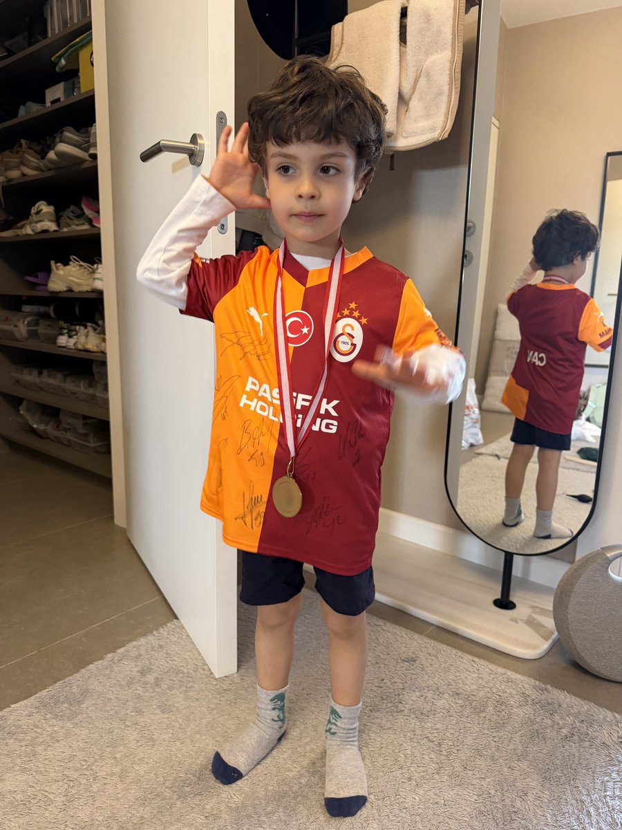 ozangndz's tweet photo. Bu da devamı… @GalatasaraySK @MauroIcardi https://t.co/ByJ626KMFg