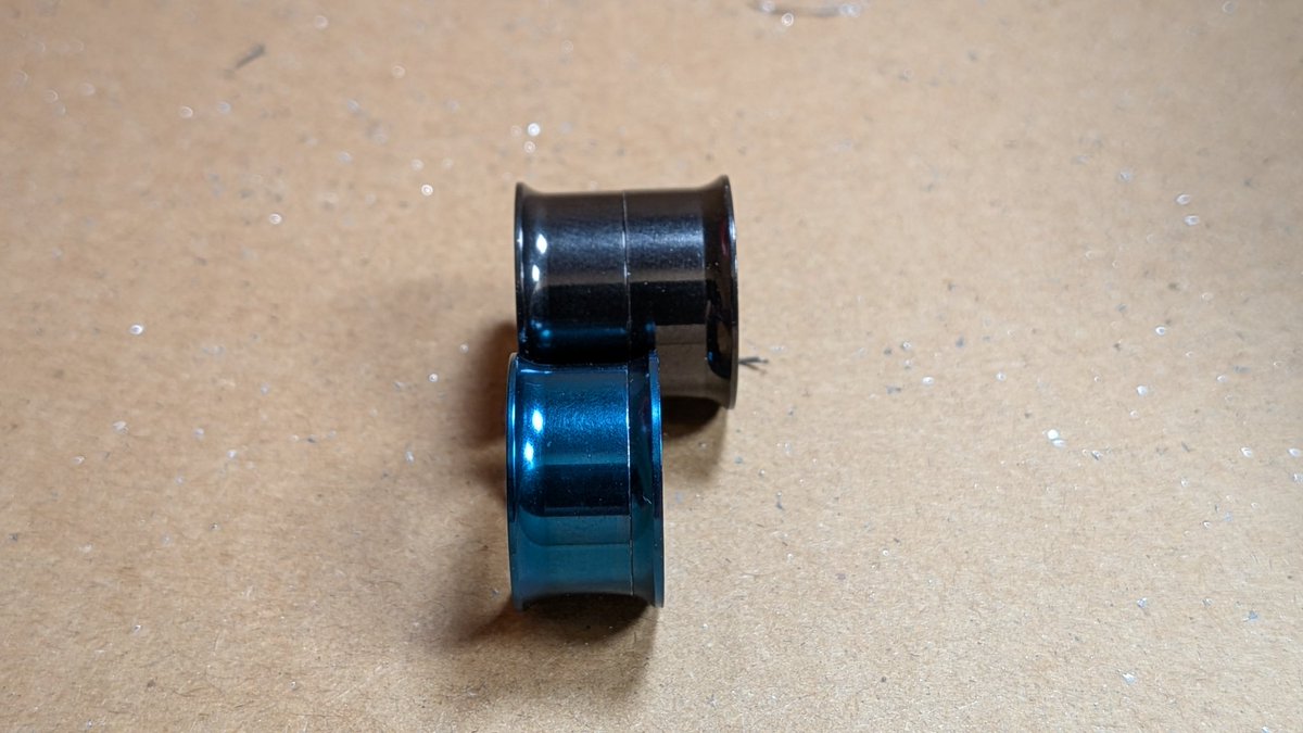hotkunn's tweet photo. 無いなら作れば良いじゃない！
って事でセンタータン用のダブルフレア作ってみた。
16mmのダブルフレア、長くても11mmしかなかったので舌にめり込んで痛かった…
なのでねじ式を改造してニコイチし���みた👍 https://t.co/Qa3CePqhAc