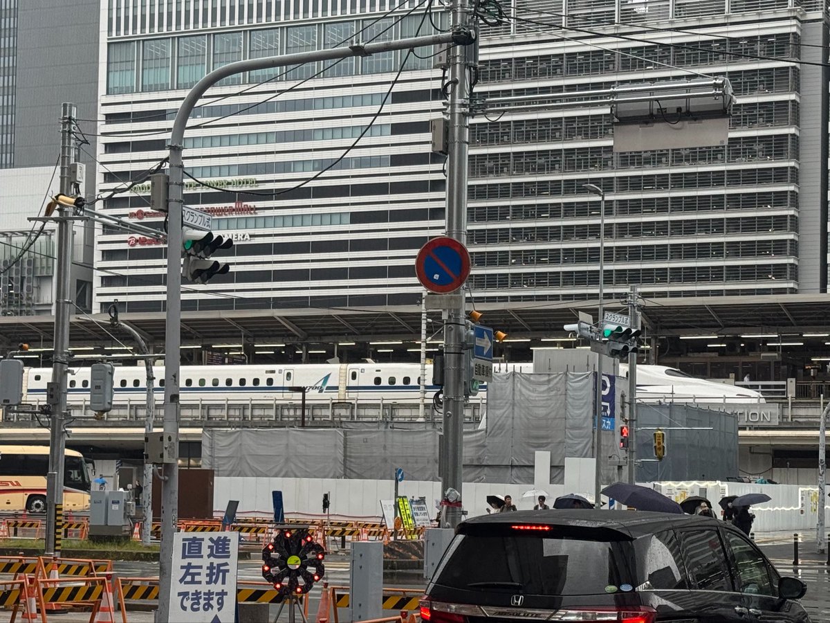 obinata_train's tweet photo. 本日は8時過ぎに名古屋へ到着し、大学＆高校視察へ！
レンタカーを借りて同僚の到着を待ち、安全運行でスタート！
リニア新幹線建設工事中で新幹線側は工事箇所多数でビックリ… https://t.co/DBjZ59oHmq
