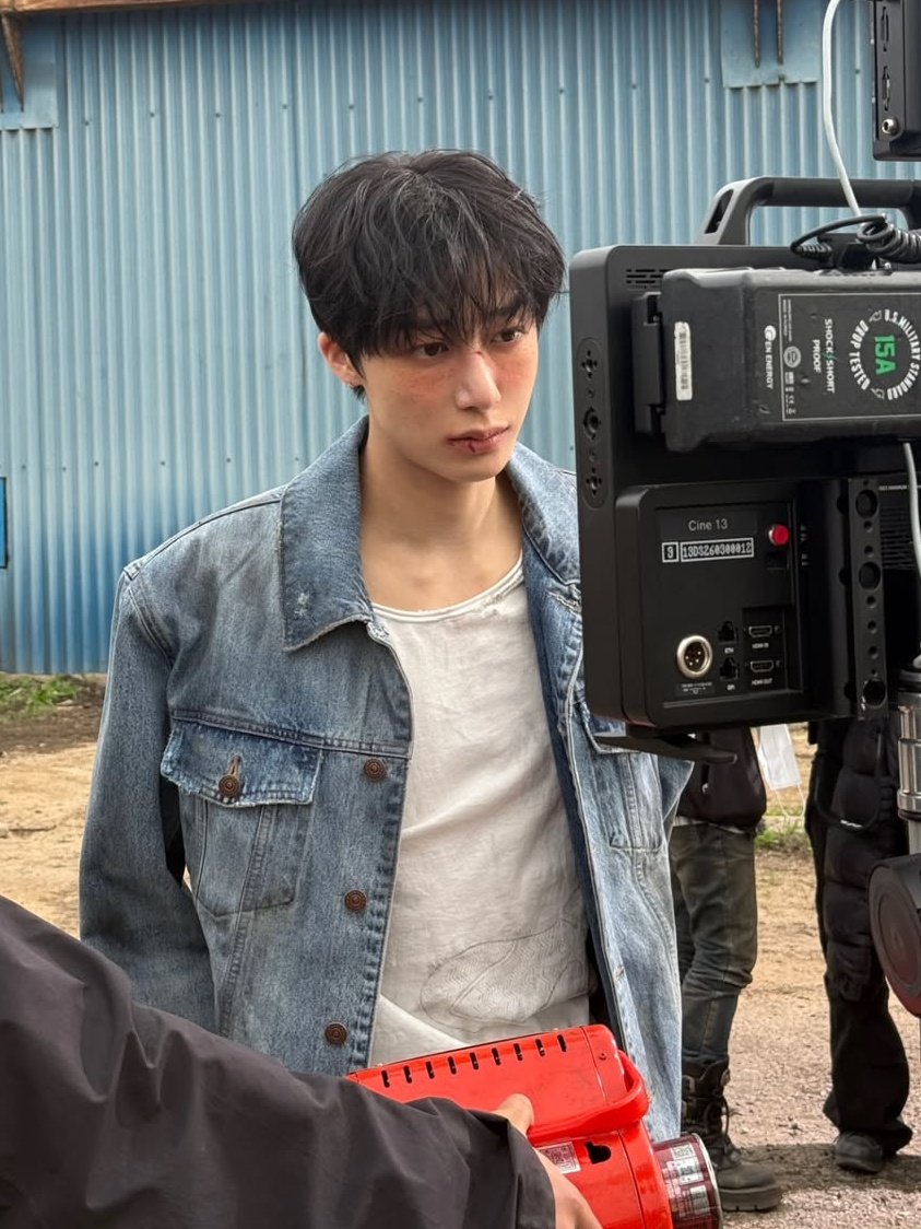 얀이 tweet media