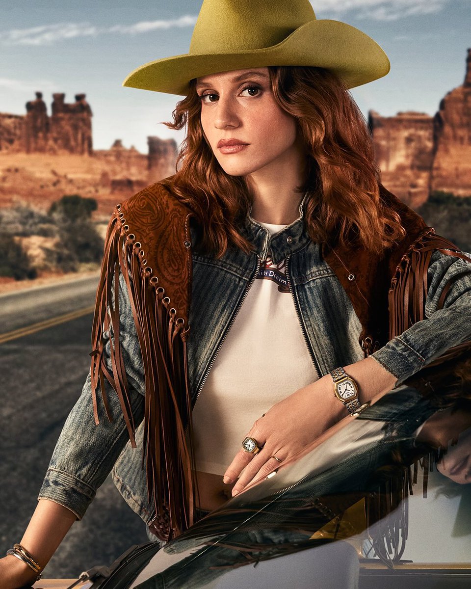 bestoferoglu's tweet photo. Ahsen Eroğlu x FOSSIL❤️‍🔥 https://t.co/xV7cDEwoYi