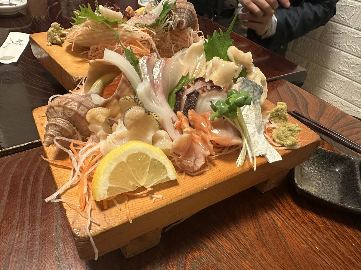 asaimari's tweet photo. MUSICエンジンさんの豊田公演に向けたリハーサルでした！

名古屋で大活躍中の小泉悠くん(@yukoizumi0416 )に会えました❣️うれしー！！

終わってから数人でおいしいお寿司屋さんに🍣
めちゃくちゃ美味しかったー😋 https://t.co/UA5kbucTzD