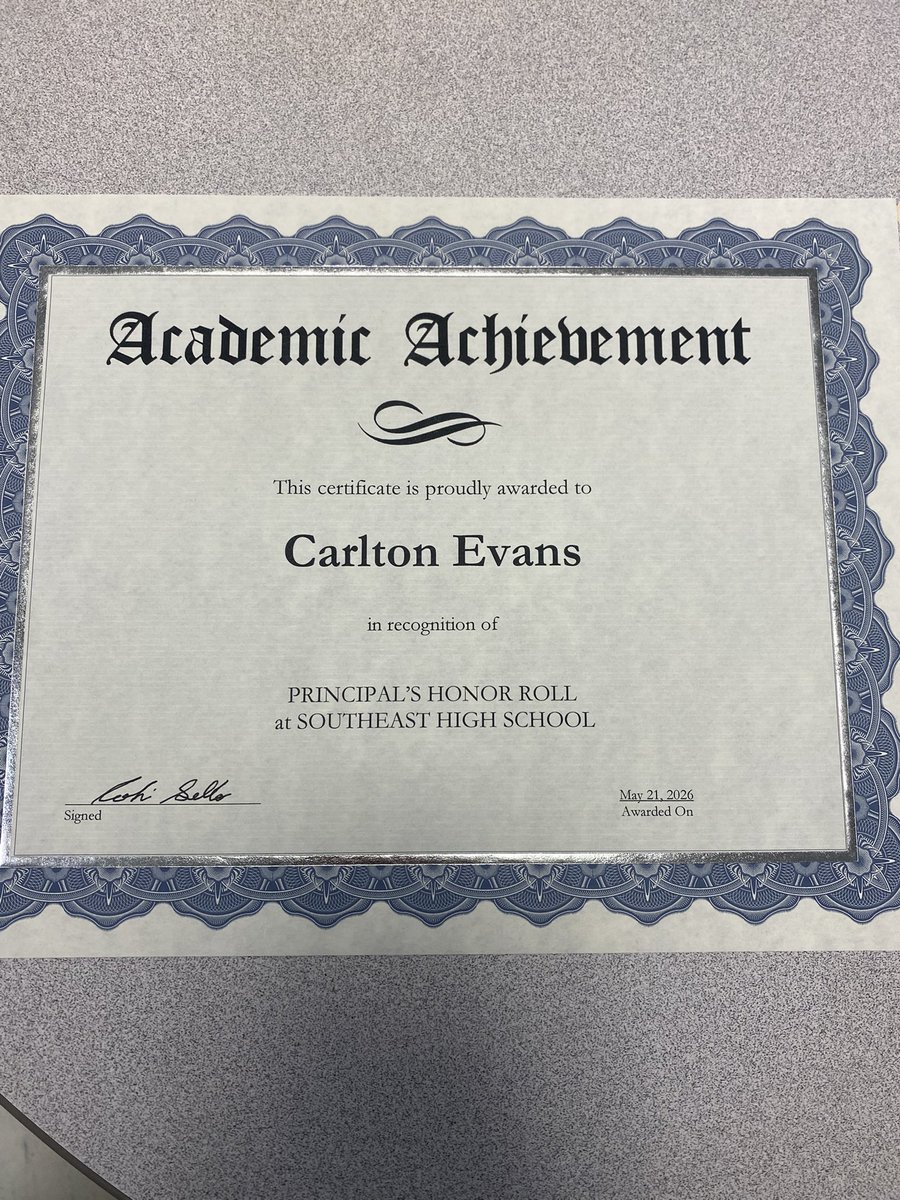 Carlton_Evans27's tweet photo. Student athlete chasing greatness | Principal’s Honor Roll 📚 | Thank you God 🙏
#agtg #studentathlete @Football_SEHS @CoachMike_B https://t.co/5EiR2IzCxk