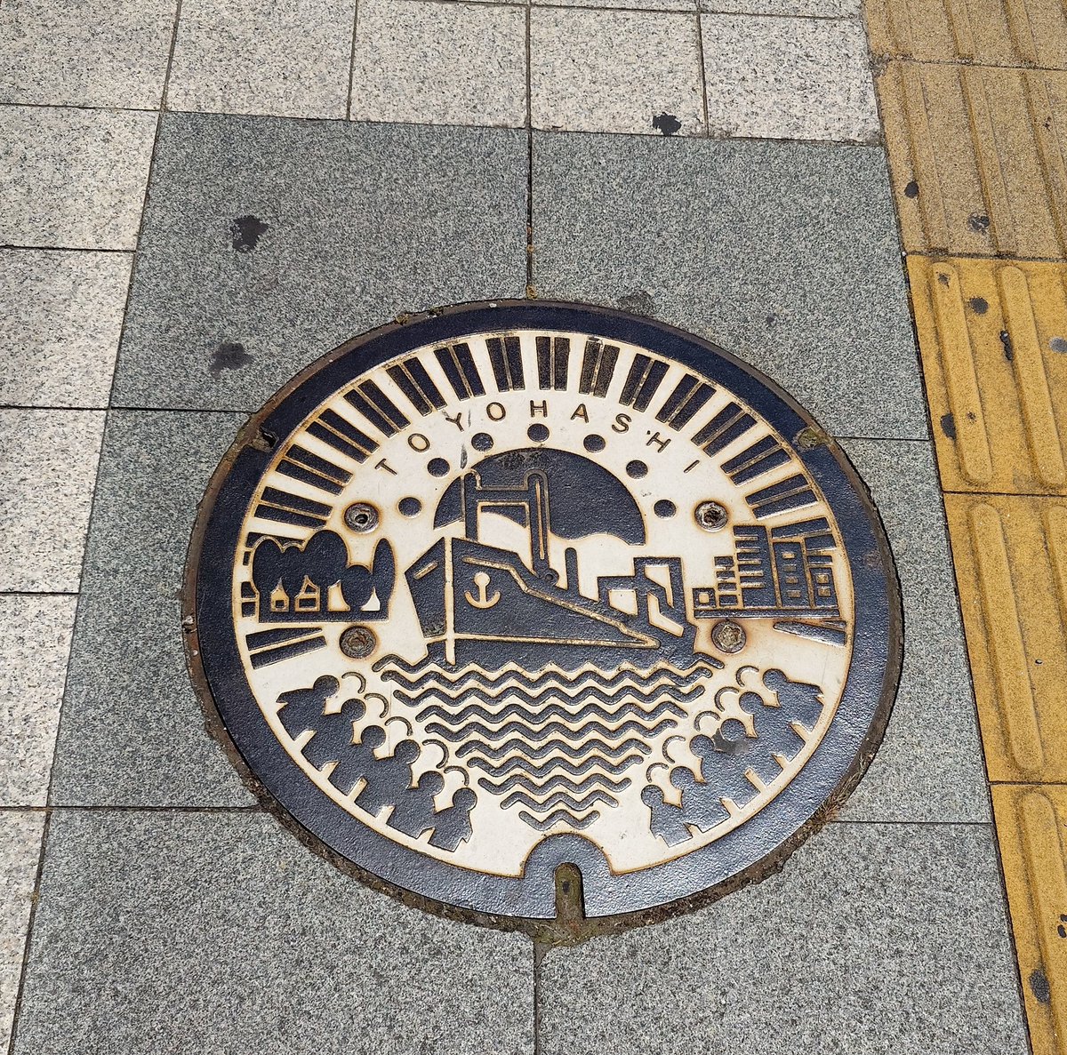 まこま tweet media