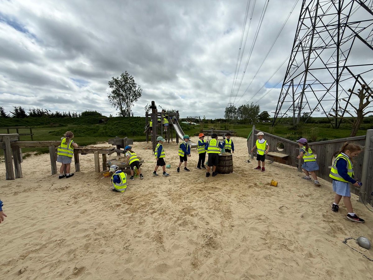 MrsTolandSTM's tweet photo. Hogshaw farm - part 9
More sandpit fun @StMSchStewkley https://t.co/fZYkzeymvT