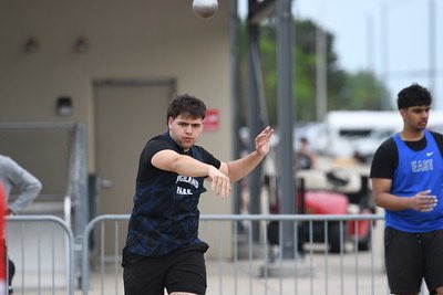 CoachCarterHP's tweet photo. Finale! (For most) at Deerfield JV Invite 

John Boman leads the field in shot (13.05m)

 PRs
Stephen Alex (shot 11.23m, discus 25.31m)
Xavier Colegio (shot 9.57m)
Said Rodriguez-Hernandez (shot 9.27m)
Nicholas Salamanca (discus 20.18)

Thanks to Mimi Noonan for sharing photos! https://t.co/kjdKFW532F