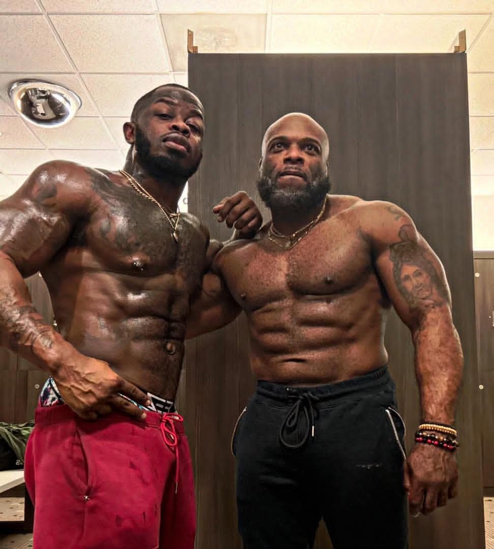 Maleeyecan53414's tweet photo. Fine azz men
#blacktwitter #blackmenwithbeards #chocolatemen #BIGOLIVE #bigorecap #sexyblackmen #fineblackmen #damnhefine #fineasfuck #kingzrus #blackkings #Melanie #blackkingz https://t.co/fso62ZnZTN