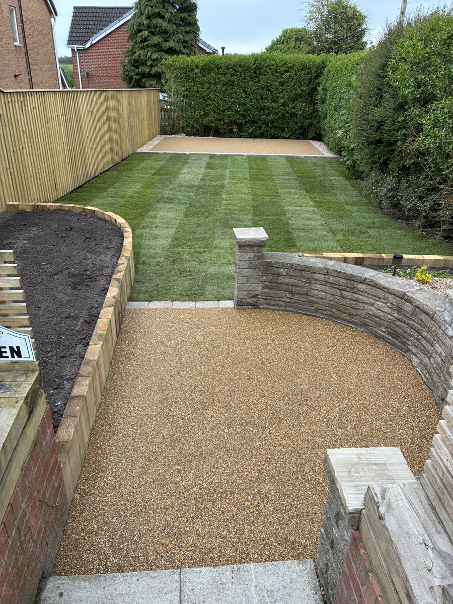 DavidLeanLeano's tweet photo. Our new houses back garden is I’m sure you will agree definitely taking shape…..
Before we weren’t actually sure we had a garden to today….
Still more to do but both really pleased…. https://t.co/GTO9VPlM82