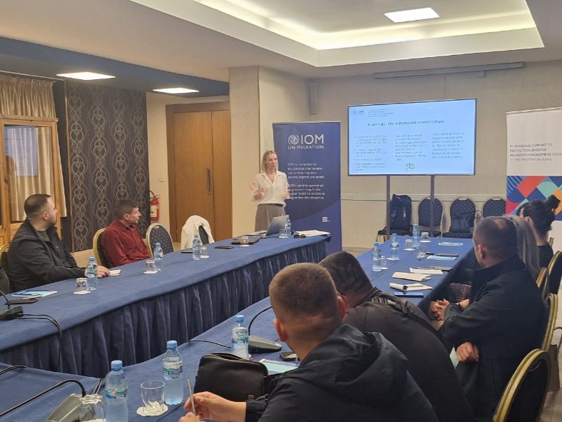IOMALBANIA's tweet photo. Border and migration officers from across 🇦🇱 joined training on Assisted Voluntary Return & Reintegration #AVRR procedures, assistance & referral mechanisms under the EU-funded #PSMM project. Strengthening coordination helps ensure safe, dignified & informed return for migrants. https://t.co/uwjsdg0f6K