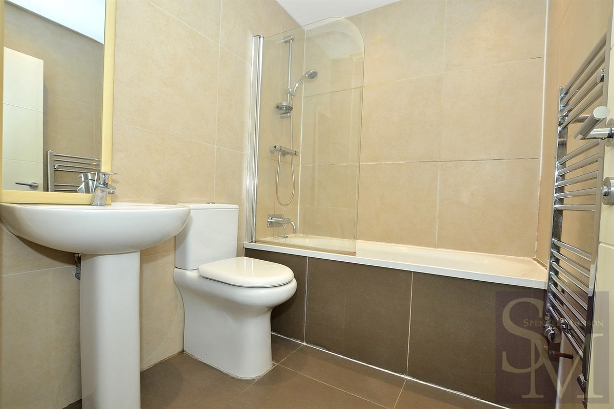 munsonsr's tweet photo. #property #rent #Beckton LETTING - AVAILABLE NOW! - Ferndale Street, Beckton - £1,650pcm ** SPACIOUS TWO BEDROOM APARTMENT ** MODERN FITTED KTICHEN ** MODERN BATHROOM ** PART FURNISHED ** EPC RATING: C ** COUNCIL TAX B ** DEPOSIT: £1,903 https://t.co/Q9XGdrAf09 https://t.co/TQsFfHWgFE