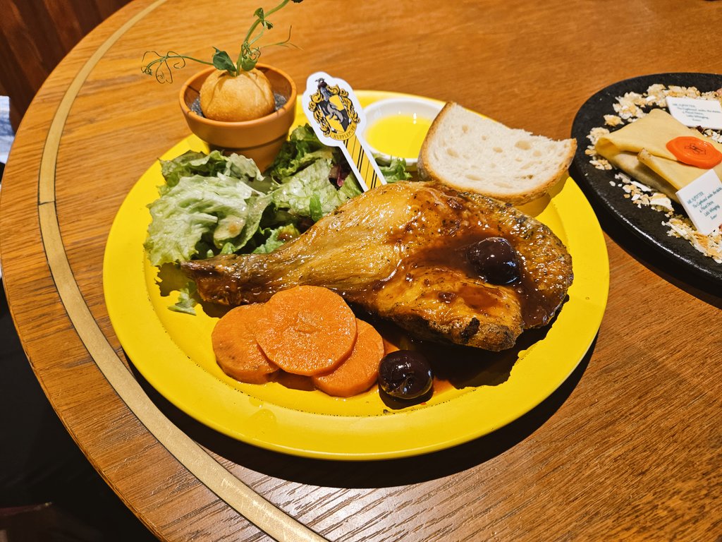 Morokuma24's tweet photo. 「エクスペクト・パトローナム」

してきた。むしろ魔法にかかったように、食べてきた。

とても晴れた日の思い出。 https://t.co/esFiTGpDil