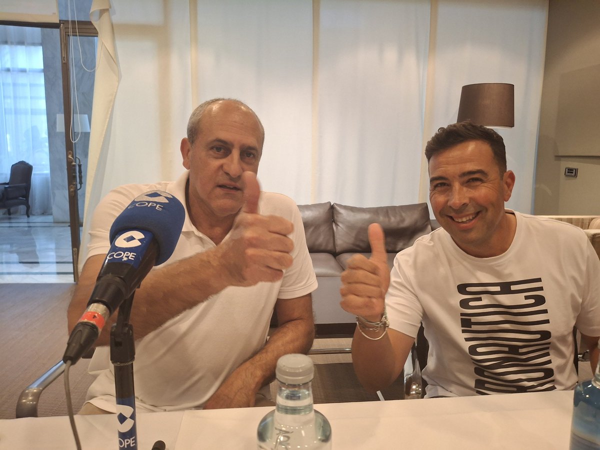 deportescopebal's tweet photo. Aquí puedes escuchar el programa con 
Miquel Molondro y @oscar_troya, 
presidente y entrenador del @udpoblense desde el @ValparaisoHotel 
Con la ayuda de @tsanchezgrao  
https://t.co/W4HsaaFbrr https://t.co/A2i6okIrlh