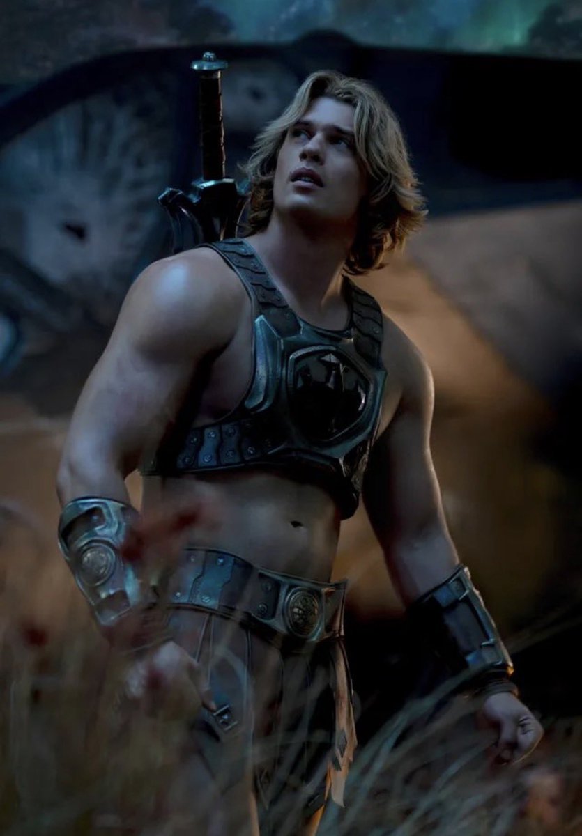 court | nick galitzine’s bicep mole 🎀🗡️ tweet media