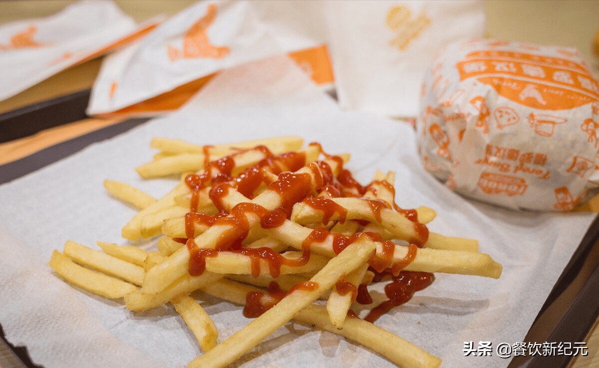 loubna_hw's tweet photo. Just found 2 half-eaten fries in my bag—turns out my partner snuck them in after our date yesterday https://t.co/PECFyuuJWv