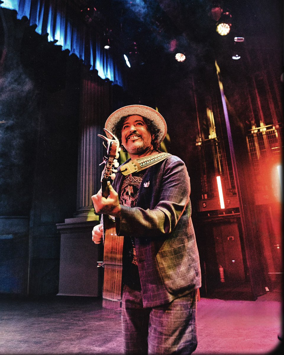 manugarpez's tweet photo. Viña del Mar,
Estas fotazas de ayer son parte de los momentos hermosos que vivimos en el Teatro Municipal.
También en el “reloj de flores” de nuestro corazón el tiempo transcurría dulce y armonioso. Fue una jornada inolvidable.
¡Gracias por venir!

Últimas fechas gira Pánico 👇🏻
5/6 La Serena
6/6 Antofagasta (agotado)
7/6 Copiapó
3/9 La Gran Sala Sinfónica (últimas entradas)
5/9 La Gran Sala Sinfónica (agotado)
10/9 La Gran Sala Sinfónica (nueva y última fecha)

¿Les gustaría que agreguemos alguna nueva fecha con esta maravillosa banda antes del cierre final en septiembre? ¿Dónde? 

Más información y entradas en https://t.co/4Ngfv6NhyA 

Créditos fotos: @matiyanezc