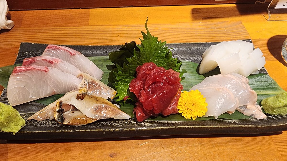 83nee_you's tweet photo. せっかく美味しく楽しく食事していたのに🍶最後の最後に。。。お寿司たのんで  。私はワサビが苦手だからサビ抜きたのんで〆ようと。1口食べたら…ツーンと💦ありえない😡一気に酔いも今までの美味さもぶっとんだ。 https://t.co/XiVwroCKSl