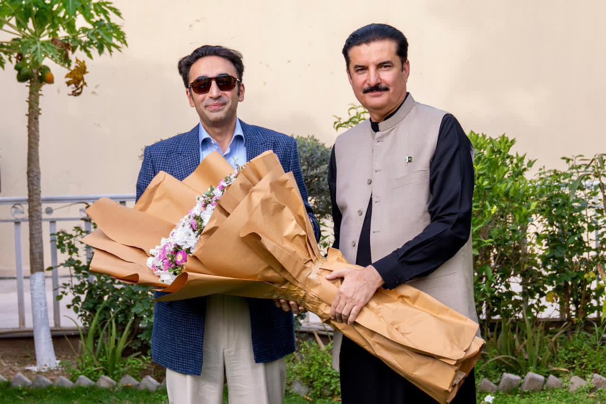 fkkundi's tweet photo. Met PPP Chairman @BBhuttoZardari to brief him on the political and administrative situation in Khyber Pakhtunkhwa, particularly the challenges faced by our people regarding wheat and gas supply. He reiterated that the rights of the people of KP must be protected and emphasised that all political forces should stand united for the province and its people.
#PPP has always stood for the people of KP and will continue to raise its voice for their rights, dignity, and fair access to essential resources at every forum