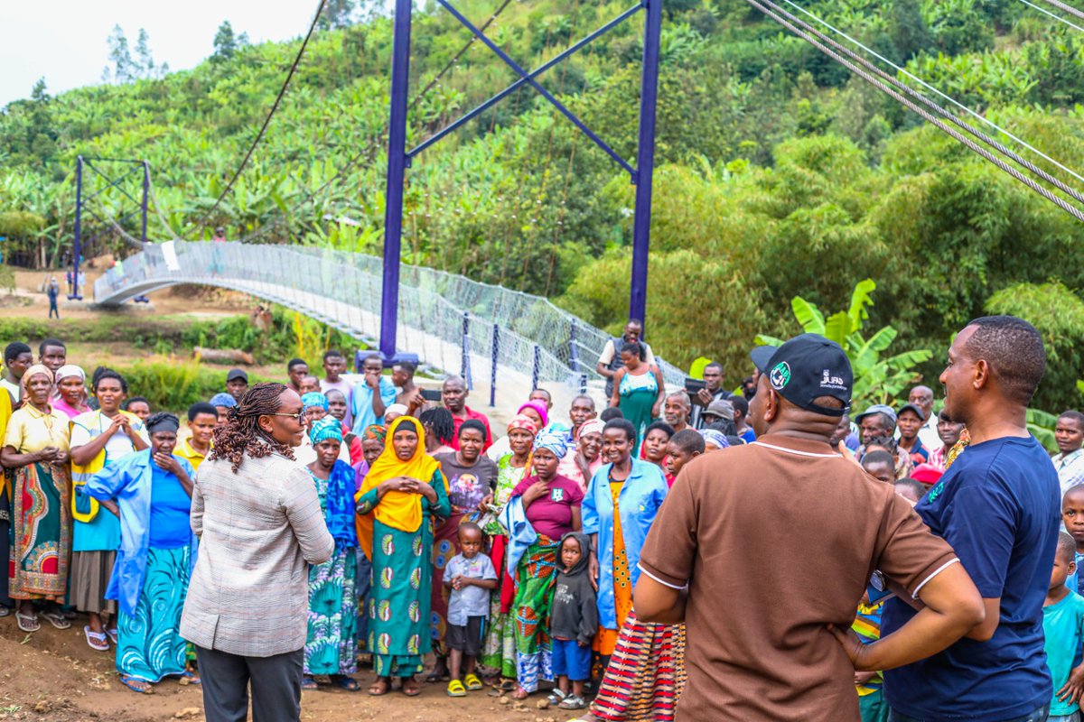 GakenkeDistrict's tweet photo. Iki kiraro cyatashywe kuri uyu wa 21 Gicurasi 2026, cyubatswe ku bufatanye bw'Akarere ka Gakenke n'aka Nyabihu na @fikaorg. Cyafunguwe ku mugaragaro n'umuyobozi w'Akarere wungirije ushinzwe iterambere ry'ubukungu, @AimeNiyonsenga arikumwe n'abahagarariye @NyabihuDistrict na #FIKA https://t.co/5JsU5uhPmv