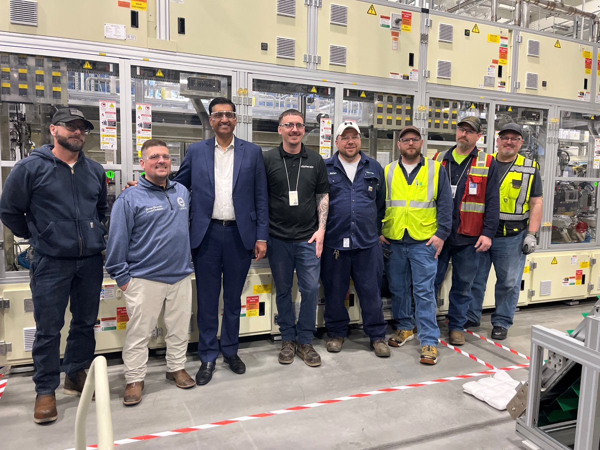 CmteOnCCPDems's tweet photo. 2. Ranking Member @RepRoKhanna heard directly from employees, leadership, and union reps about the need for an EV consumer tax credit, advanced manufacturing production tax credits for U.S.-based battery production, and continued support for the domestic battery industry. https://t.co/55D0xIZOAl