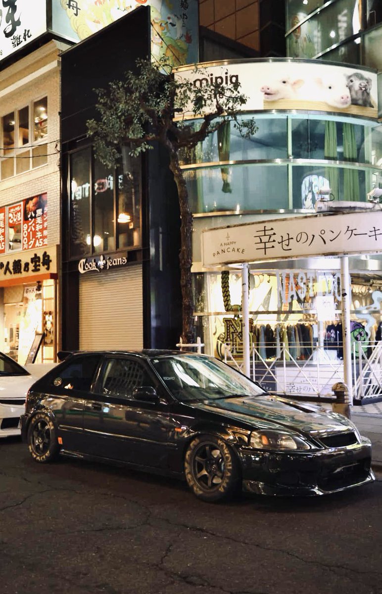 vivicivic___'s tweet photo. NH592Pに映る光華 https://t.co/ncR3PCtSom
