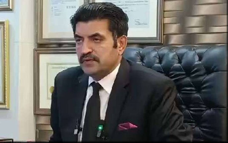 jokkeerrr2's tweet photo. اگر اس شخص میں ذرا بھی غیرت ہے تو عمران خان کے ووٹوں سے جیتی ہوئی سیٹ سے استعفیٰ دے https://t.co/wXRXRTThga